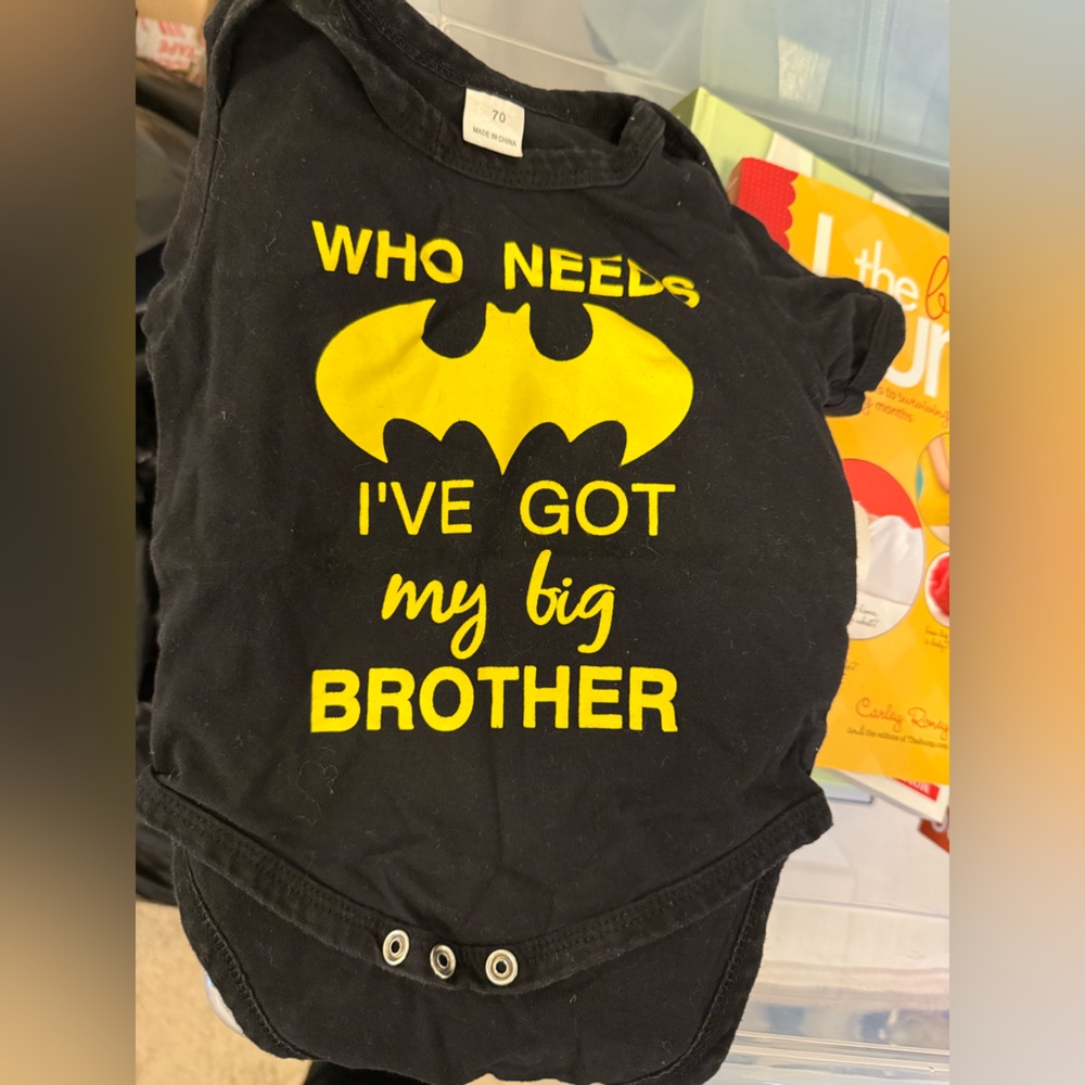 Black and Yellow Graphic Baby Batman Onesie 6-12month size European 70